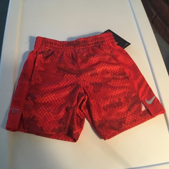 boys red nike shorts